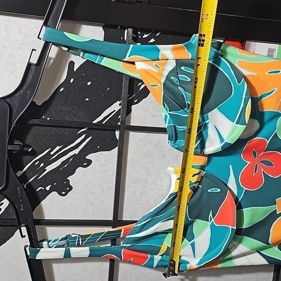 Vince Camuto Swim Floral‎ One Piece Swimsuit Size 8 NWT - Picture 6 of 6